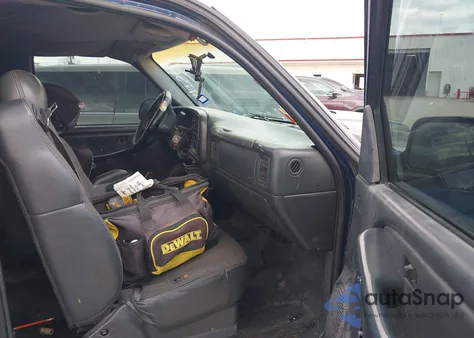 1999 Chevrolet Silverado 1500 z USA, uszkodzony, nr VIN 2GCEC19T6X1151892